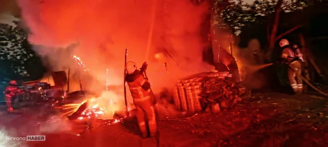Bursa'da korkutan yangın: Cerrah Mahallesi'nde bir baraka alevlere teslim oldu