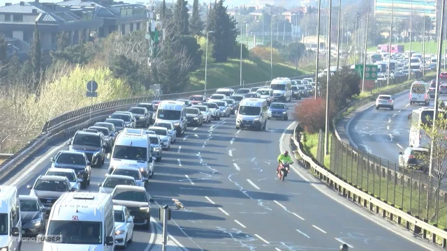 Haftanın ilk gününde İstanbul’da yoğun trafik görülüyor