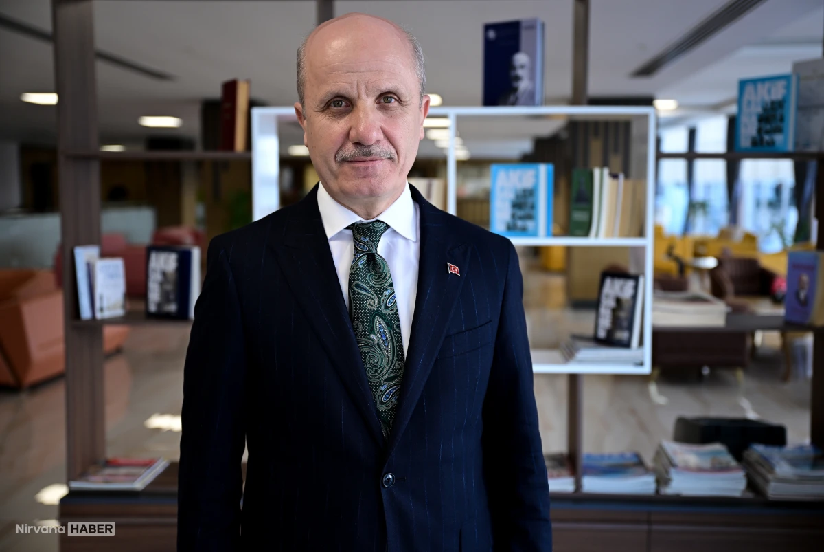 YÖK Başkanı Özvar, üniversitenin 3 yılda bitirilebilmesine ilişkin uygulamayı değerlendirdi