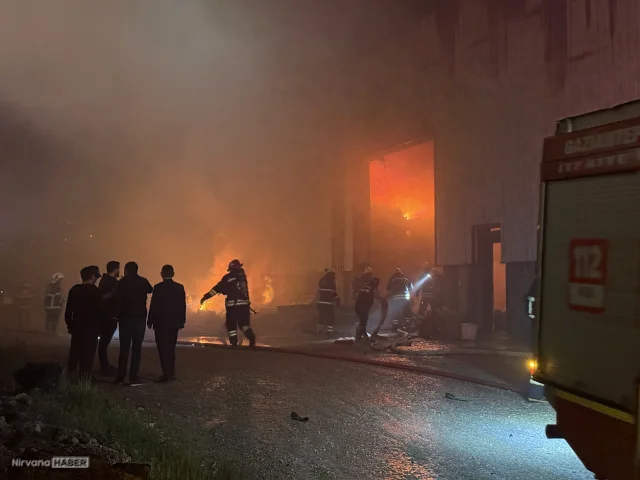 Gaziantep Organize Sanayi Bölgesi’nde büyük fabrika yangını