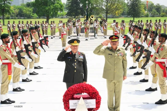 Kara Kuvvetleri Komutanı Orgeneral Tokel, Pakistan'da temaslarda bulundu