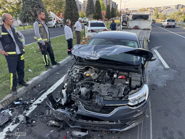 Nevşehir’de 4 otomobilin karıştığı zincirleme kazada 5 kişi yaralandı