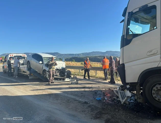 Mersin'in Mut ilçesinde tır ile otomobil çarpıştı: 2 kişi hayatını kaybetti