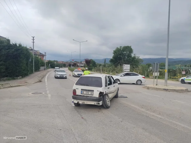 Bursa'da trafik kazası: İki otomobil feci çarpıştı