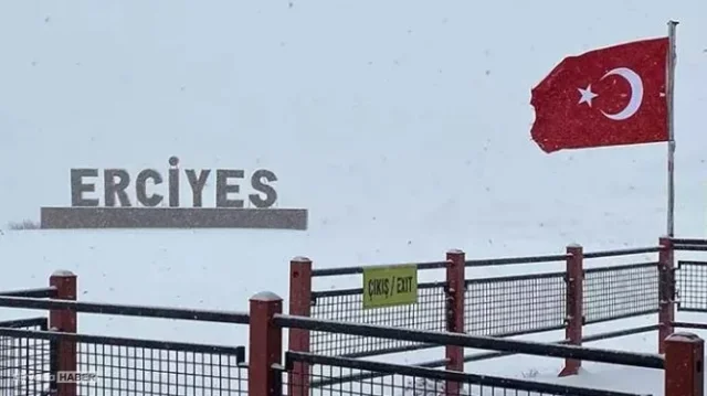 Kayseri Erciyes’te kar kalınlığı 3 metreye ulaştı