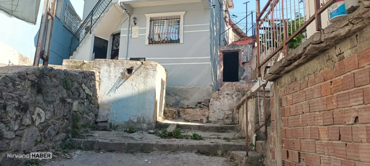 İzmir'de bir kadın boşandığı eşinin kezzaplı saldırısına uğradı