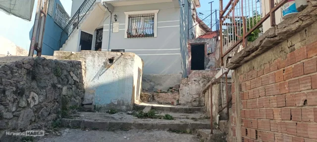 İzmir'de bir kadın boşandığı eşinin kezzaplı saldırısına uğradı