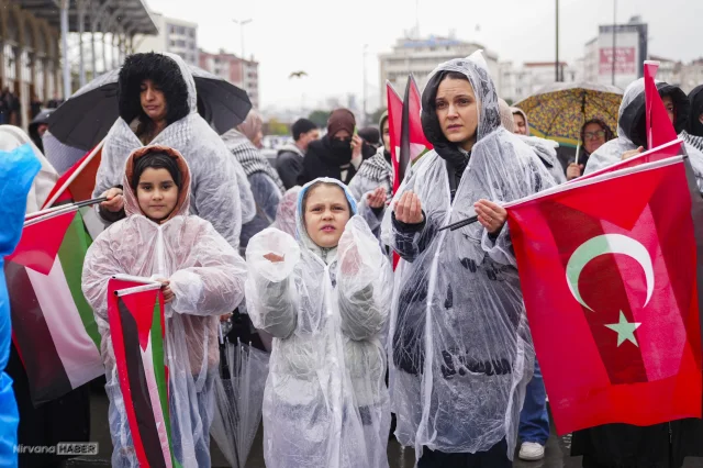 İstanbul'da İsrail'in idam yasasına protesto: "Zulme dur de"