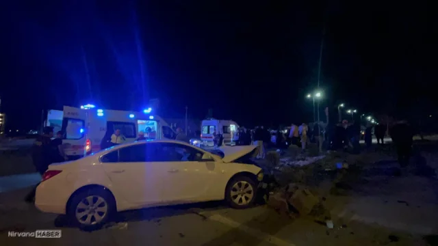 Kayseri'de iki otomobil çarpıştı: 4 kişi yaralandı