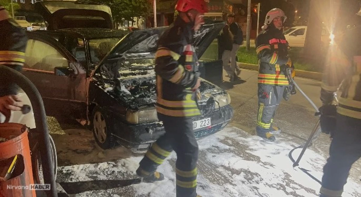 Çorum'da seyir halindeki otomobil elektrik arızası nedeniyle alev aldı