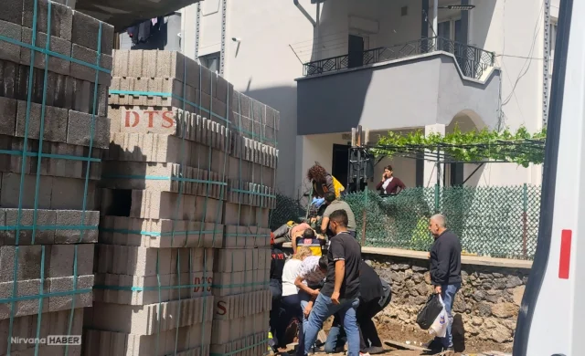 Aksaray'da korkunç kaza! Çatıdan düşen işçinin sırtına demir saplandı