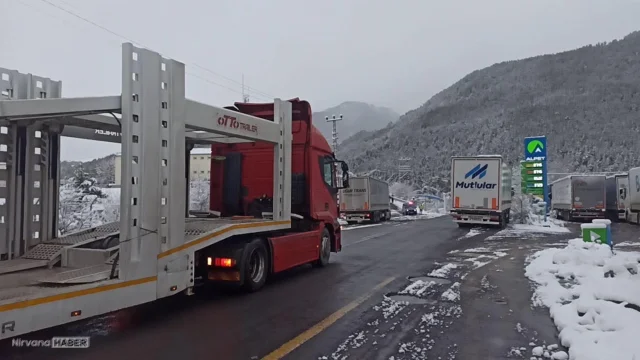 Kar yağışı nedeniyle Ilgar Geçidi ulaşıma kapandı