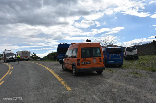 Gümüşhane'de motosiklet bariyerlere çarparak uçuruma yuvarlandı: 1 ölü, 1 yaralı