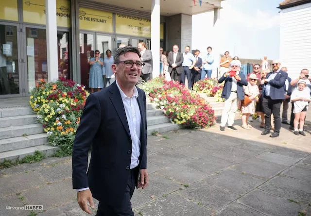 İngiltere'nin yeni Başbakanı Andy Burnham tartışmalı dijital kimlik projesini iptal ediyor