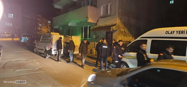 Çanakkale’de vatandaşları 300 milyon lira dolandırdığı ileri sürülen emlakçı, evinde ölü bulundu
