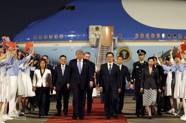 Trump ve Xi Jinping arasında kritik zirve: Pekin'de kırmızı halılı karşılama