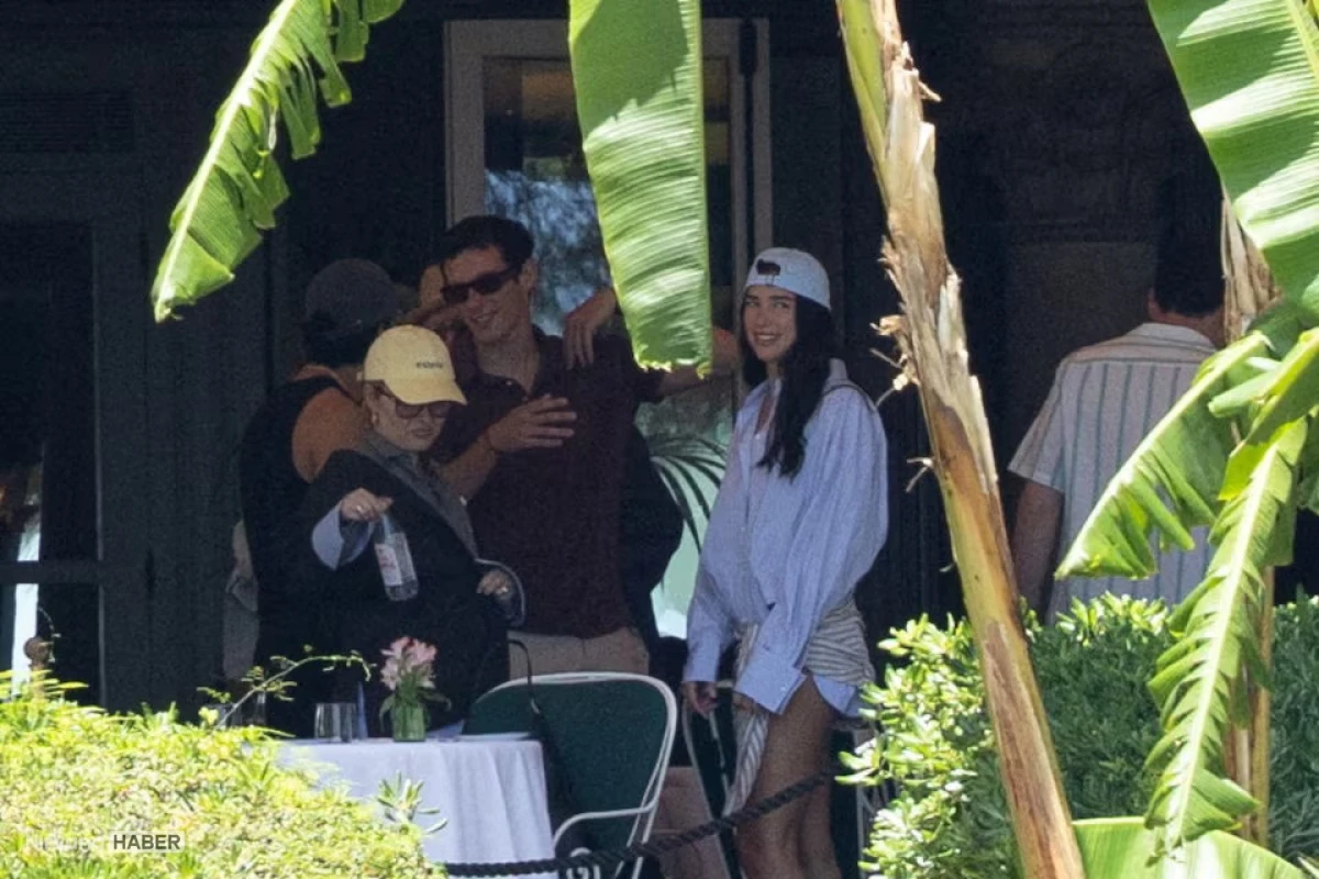 Dua Lipa ve Callum Turner düğün kutlaması için sicilya’ya geldi