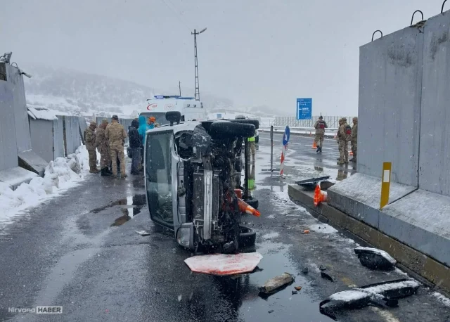 Bingöl'de kontrolden çıkan araçlar takla attı: 1’i ağır 6 yaralı