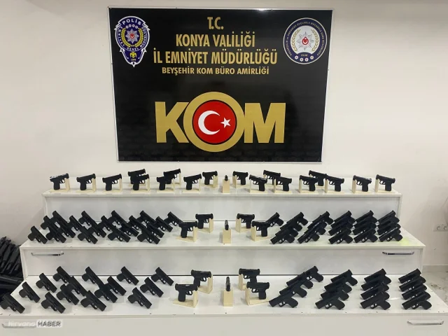 Konya’da büyük operasyon: 250 ruhsatsız tabanca ele geçirildi
