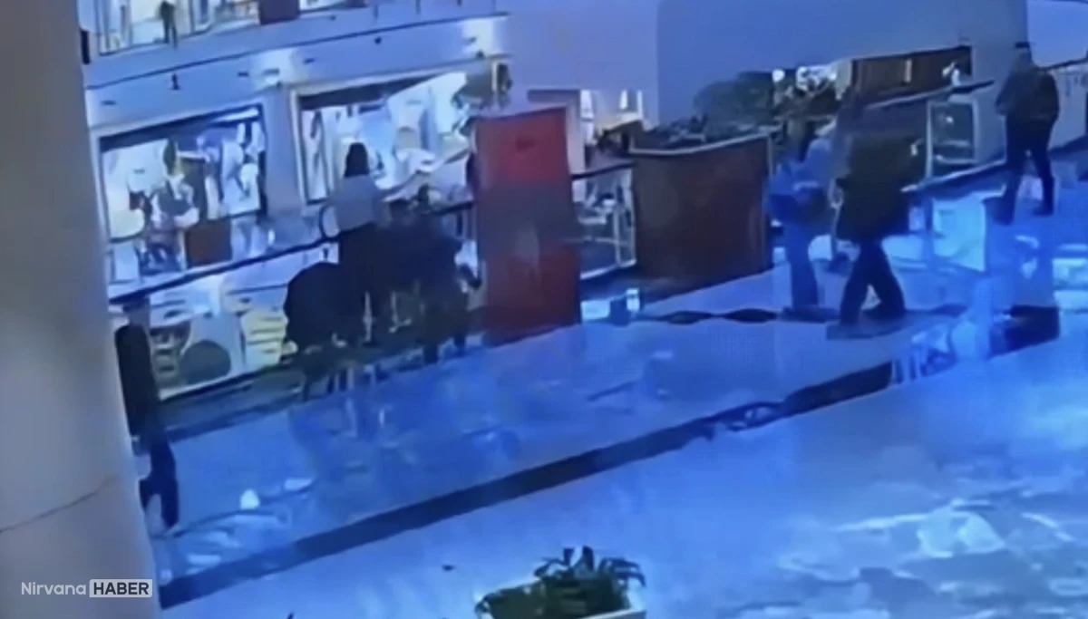 Bebek arabasından çanta çalan 10 yaşındaki çocuğun 92 suç kaydı çıktı