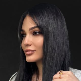 𝒁𝑨𝑰𝑵𝑨 𝒁𝑶𝑼𝑩𝑰كاتِبة أُردنية