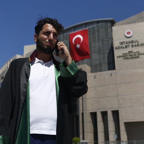 Veysel Ok in front of Ankara courthouse