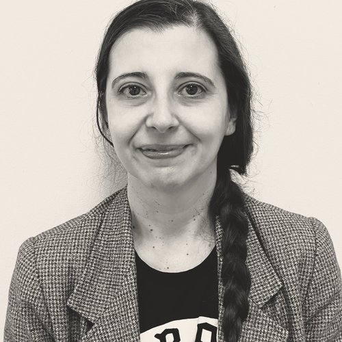 Photo of Claudia Araujo