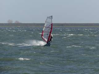 Er is deze week weer lekker gesurft, zo ook door Nienke op Brouwersdam!