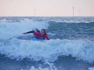 De golven waren aan bij de golfsurfclinic!