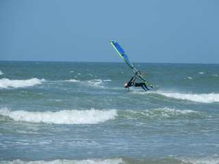 Suus (pKa14) heeft weer een van haar windsurfdoelen afgevinkt: Hairdipping tijdens een mooie sessie op Hoek!