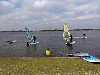 De surflessen zijn weer van start!