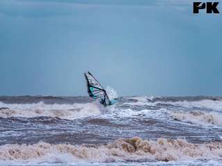 Fons (PK 14) shredt de golven op Wijk helemaal kapot!