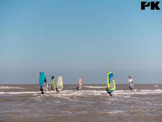 Zes kamikazepiloten varen tegelijk uit op Wijk aan zee!