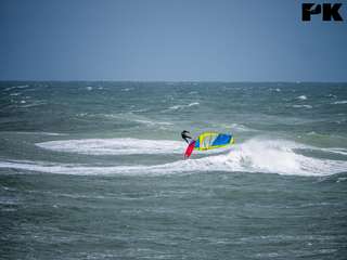 Bart (PK F-35) doet de no-handed backloop