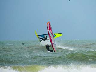 Een bijzonder fenomeen: windsurfers die gebarentaal beoefenen