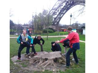 Crew Voortwaarts gestrand in Parijs