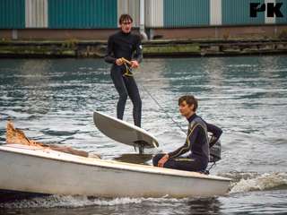 Weinig wind deze week, maar beunen is ook mooi! De zelfbouwfoil van Wouter (PK 97) en Hessel (PK (c)) doet het!