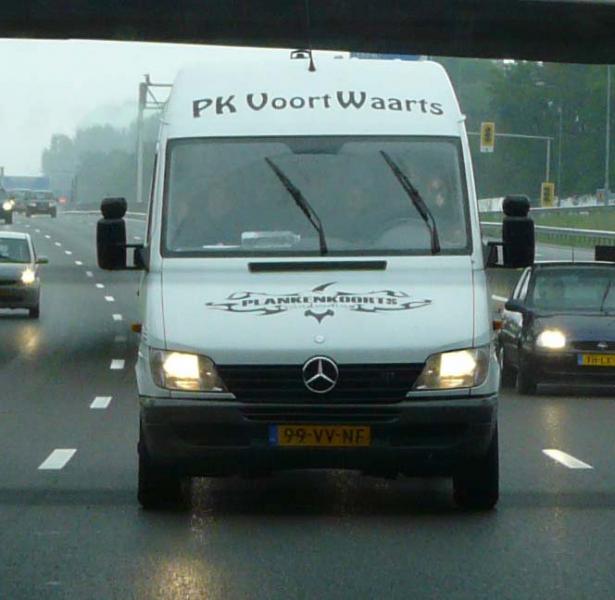 Voortwaarts staat in de garage