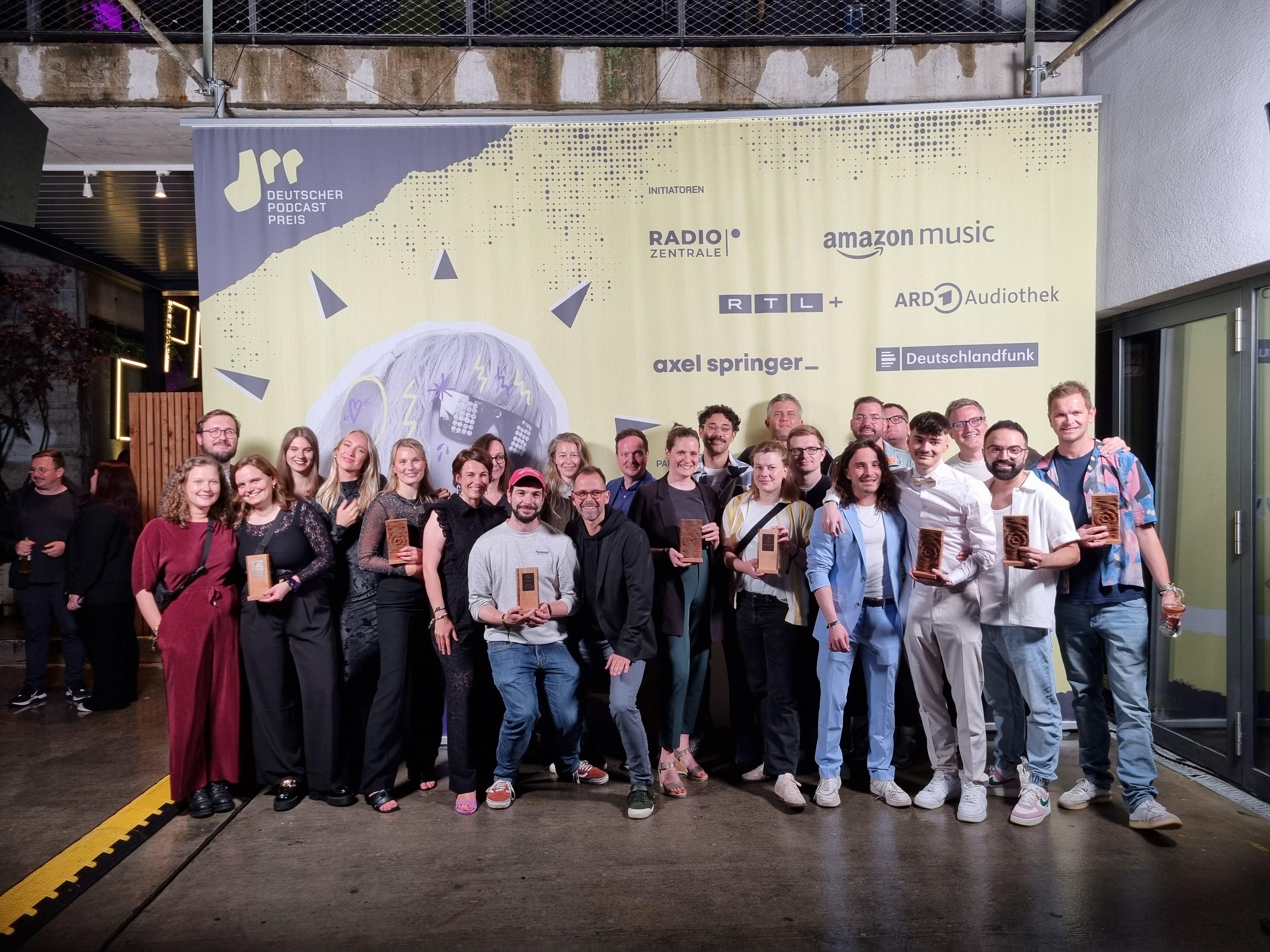 Großer Jubel bei den Gewinnern des Deutschen Podcast Preises 2024