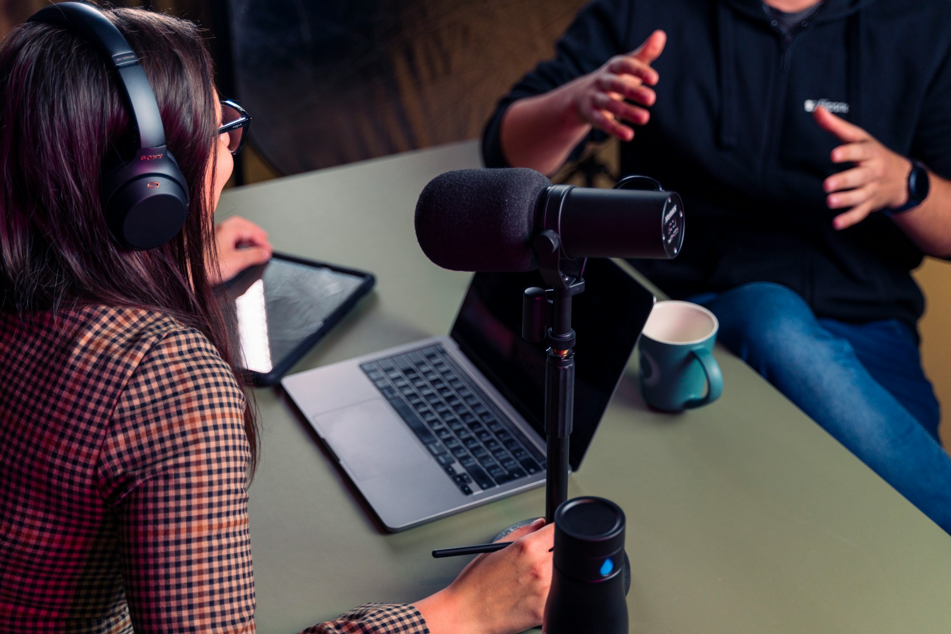 Obwohl Künstliche Intelligenz die Zukunft ist, weist sie beim Podcasting noch deutliche Grenzen auf.