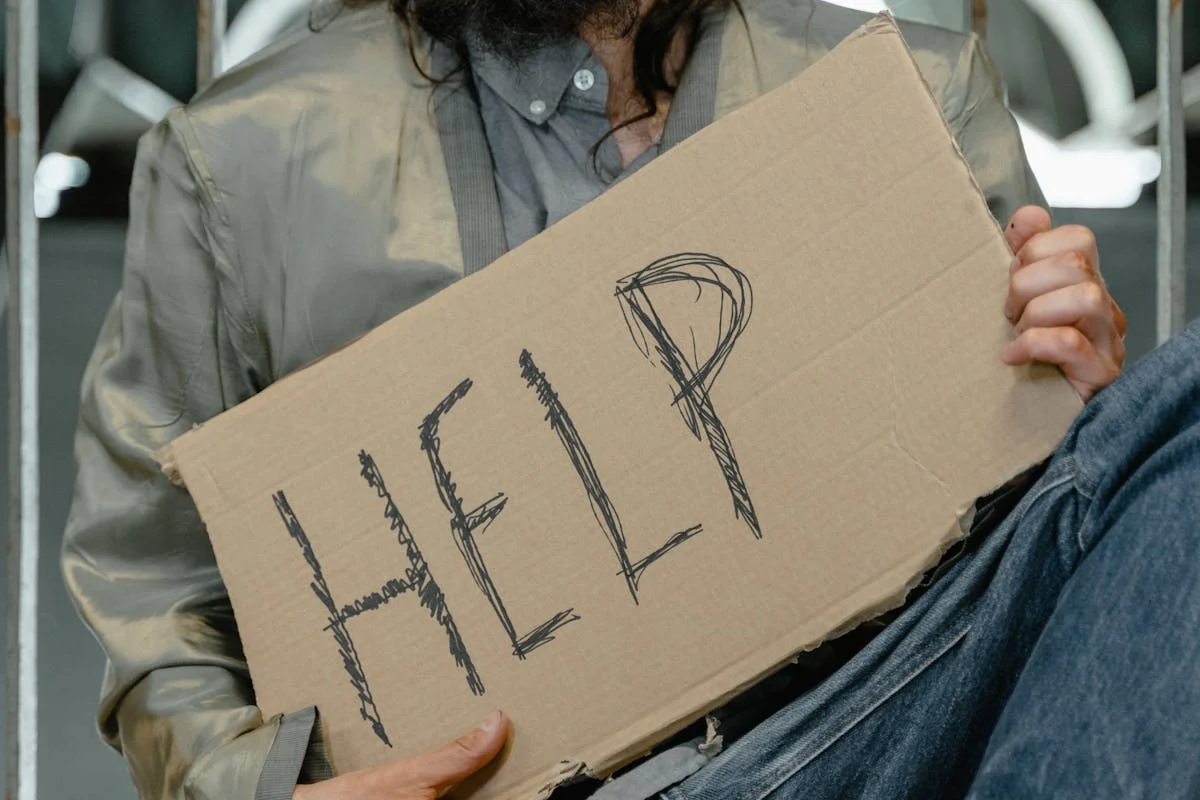 Stigmatisiert, übersehen, gehört: Obdachlose erzählen bei 'Talk mit Mut'  ihre Geschichte