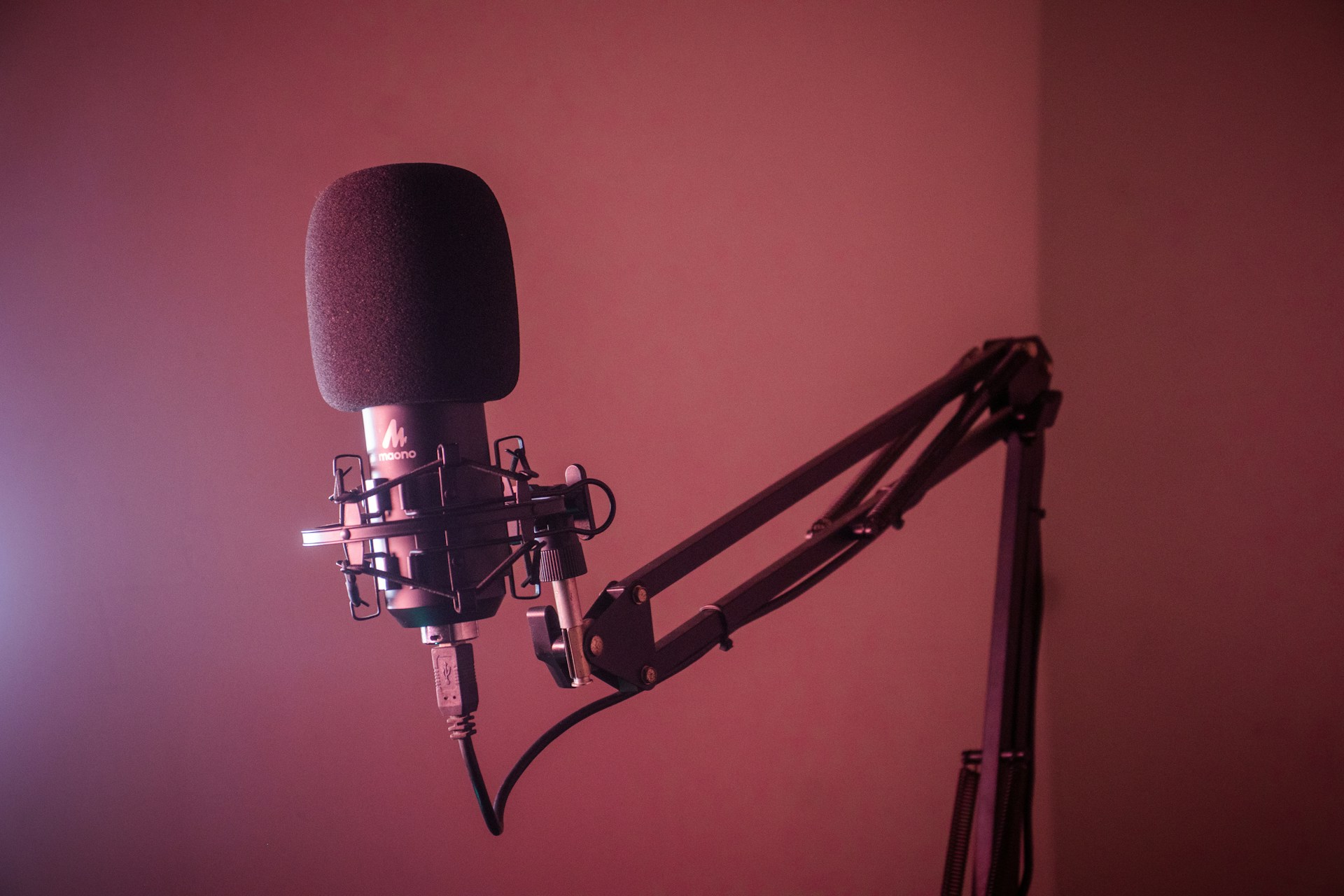Downloads im April: Nachrichten und Politik-Podcasts verlieren deutlich an Reichweite
