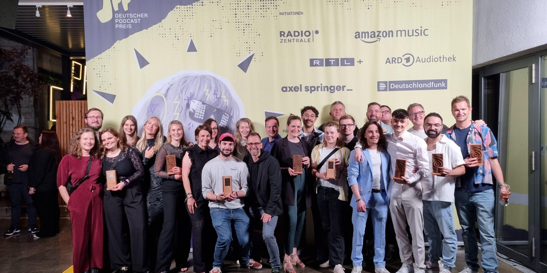 Großer Jubel bei den Gewinnern des Deutschen Podcast Preises 2024