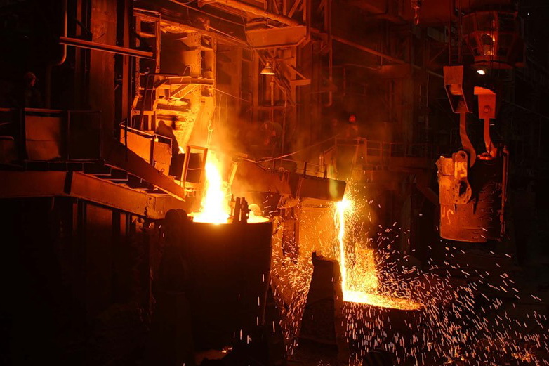 Объемы производства стали в Украине упали на 27%