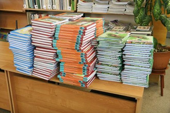 Новые учебники для школьников закупят за счет народных депутатов
