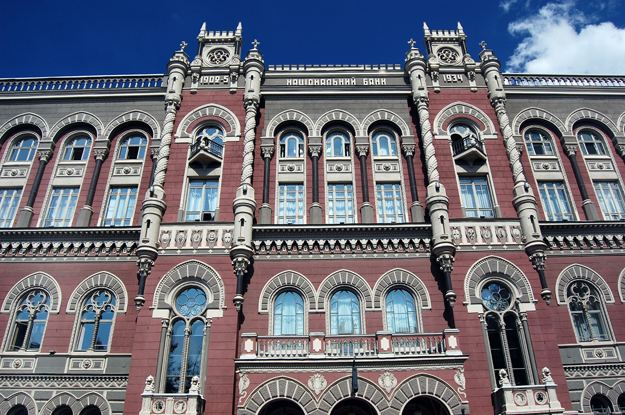 НБУ вирішив прибрати з ринку ще два банки