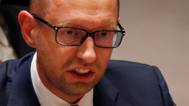 Суд обязал ГПУ возобновить расследование дела о взятке Яценюку в $3 млн