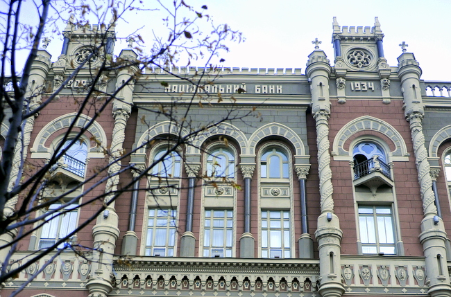 Нацбанк упростил списание средств в инвалютах со счетов банков-банкротов