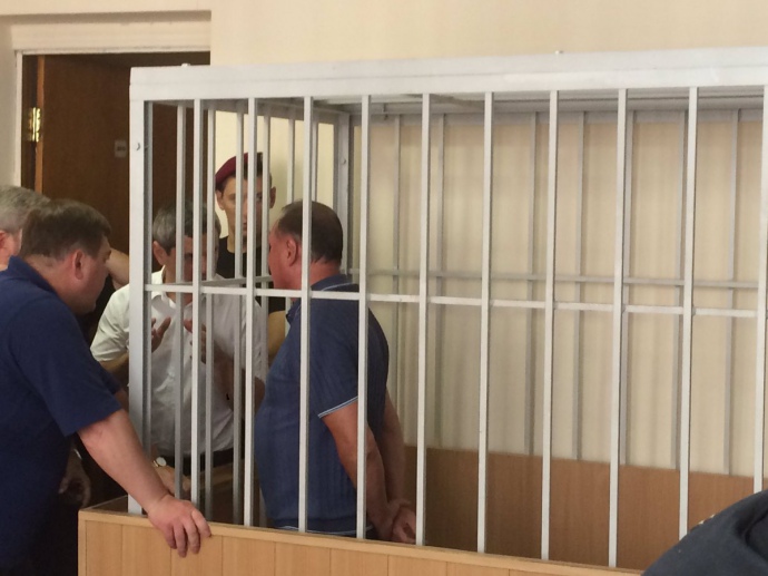 Суд отправил экс-регионала Ефремова за решетку на 2 месяца