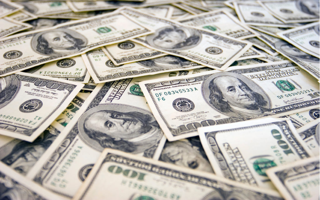 Отрицательное сальдо внешней торговли товарами составило $682,6 млн